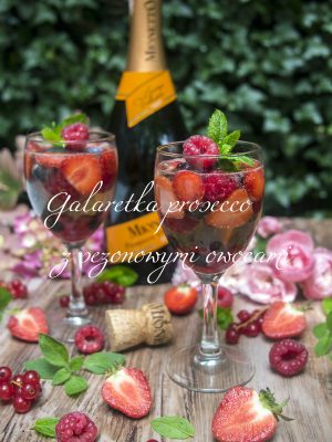 Galaretka Prosecco z sezonowymi owocami